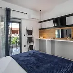 Rhodes Diamond Luxury Flat In The Heart Of Town *