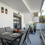Rhodes Diamond Luxury Flat In The Heart Of Town