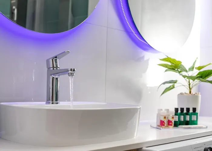 Rhodes Diamond Luxury Flat In The Heart Of Town