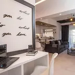 Rhodes Diamond Luxury Flat In The Heart Of Town