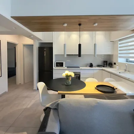 Rhodes Diamond Luxury Flat In The Heart Of Town *