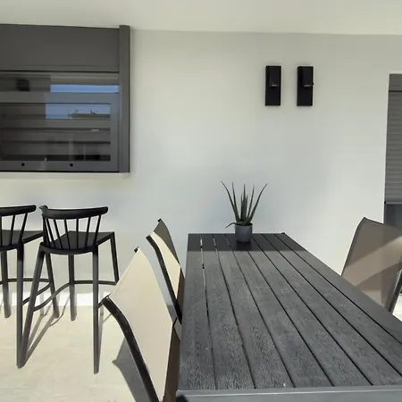 Rhodes Diamond Luxury Flat In The Heart Of Town *