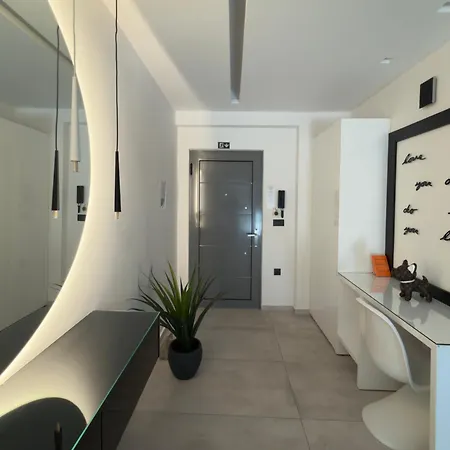 Rhodes Diamond Luxury Flat In The Heart Of Town *